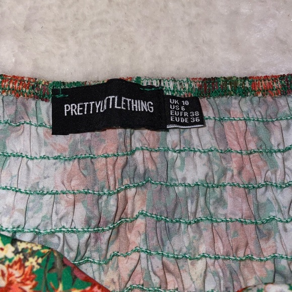 Pretty Little Thing Cropped Floral Blouse with Stretchy back and sleeves - Picture 4 of 6